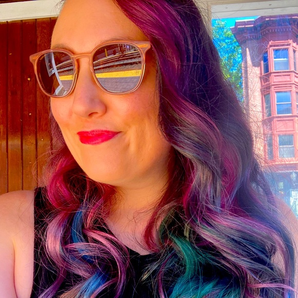 Meet your Posher, Claudia - Picture 1 of 1